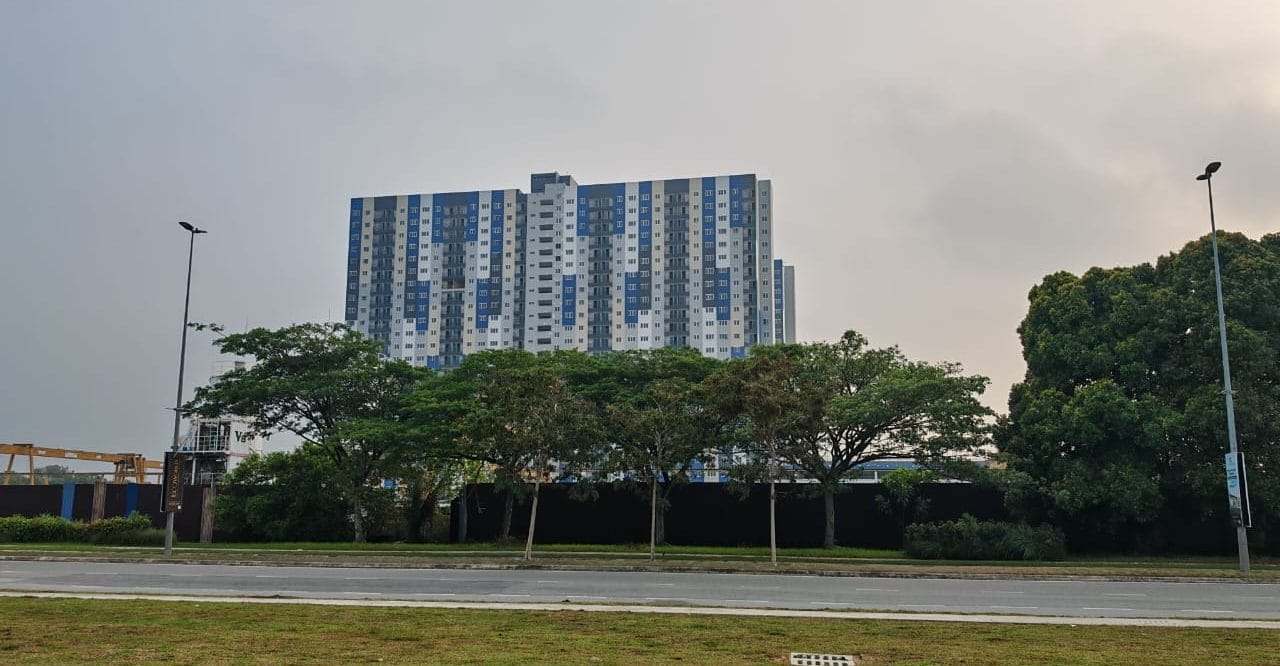 Residensi Idaman Perdana Puncak Alam – pemandangan jauh keseluruhan bangunan apartment